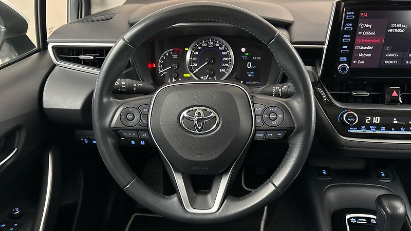Toyota Corolla 1.8 Hybrid AUT Active Sedan - fotka 9 z 24