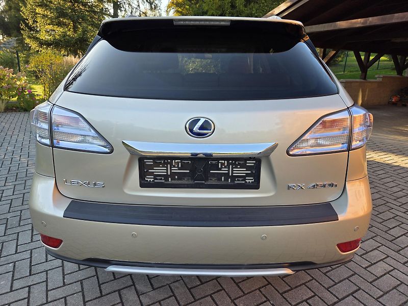 Lexus RX 450h (2011) - fotka 17 z 23