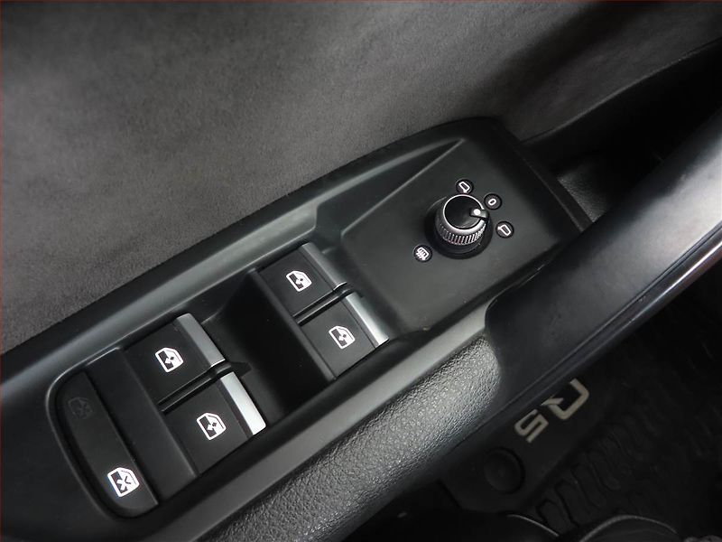 Audi Q5 (2019) Exclusive 2.0 TDI, 4X4 - fotka 15 z 16