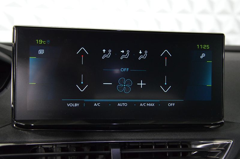 Peugeot 3008 (2023) PHEV 300 GT AWD AT - fotka 16 z 22