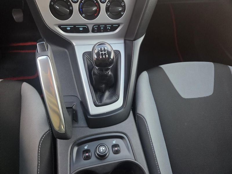 Ford Focus 1.0 ecoboost 74 kW, top stav - fotka 22 z 23