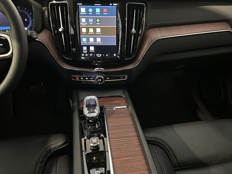 Volvo XC60 2.0  B4 4x4 ULTIMATE - fotka 35 z 48