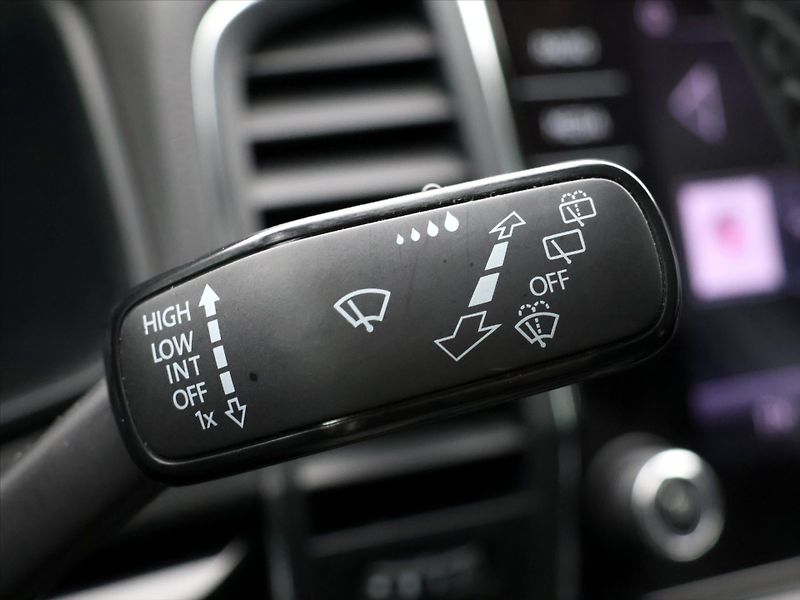 Škoda Karoq 1,6 TDI DSG Style Sport Navi - fotka 21 z 39
