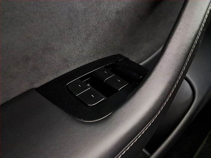 Tesla Model 3 (2019) Performance 78kWh, SoH 86% - fotka 17 z 22