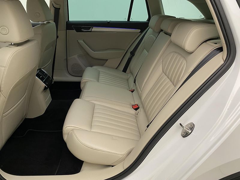 Škoda Superb COMBI 2.0TDI L&K DSG CZ - fotka 5 z 64
