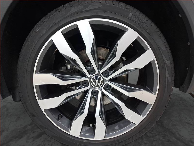 Volkswagen Tiguan (2024) 2.0 TSI - fotka 15 z 22