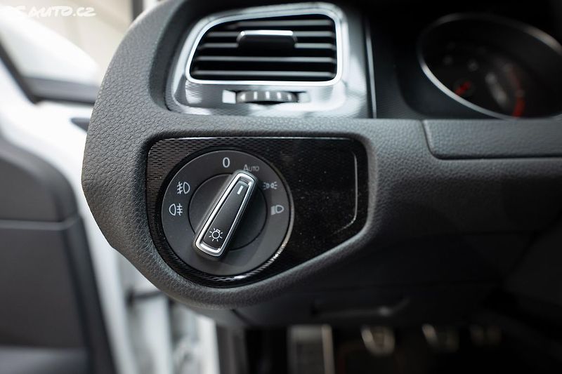 Volkswagen Golf GTI Performance 2.0 169 kW - fotka 20 z 31