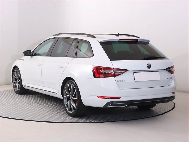 Škoda Superb (2019) Sportline 2.0 TDI, Kůže, Navi - fotka 4 z 20