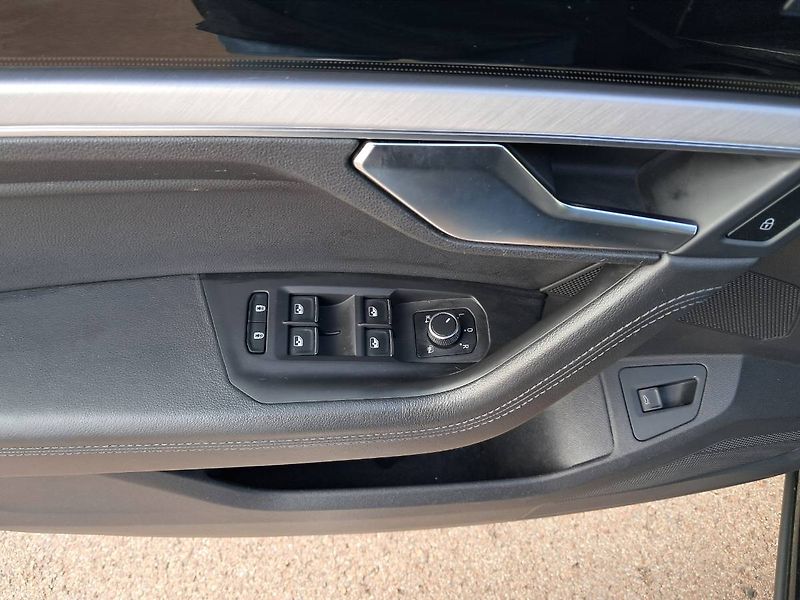 Volkswagen Touareg (2021) ELEGANCE V6 3.0 TDI / 210 kW 4 - fotka 17 z 35