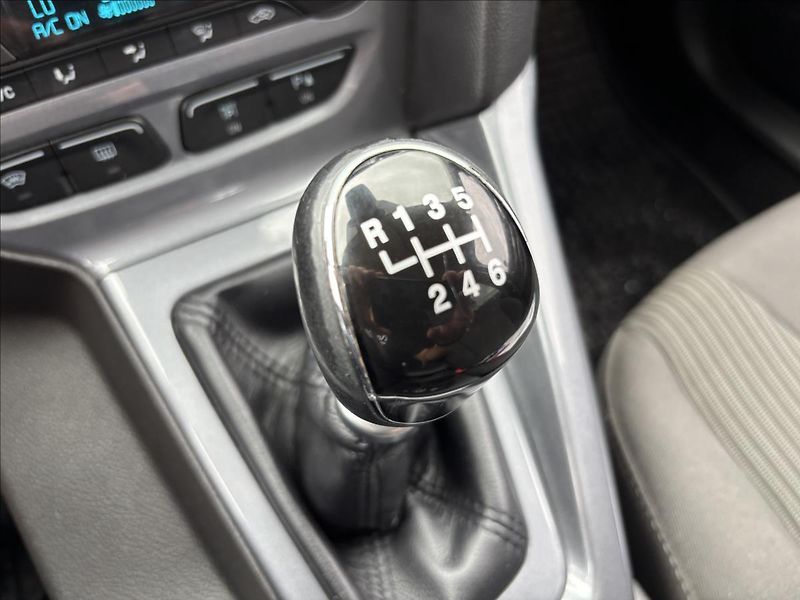 Ford Focus 2,0 TDCI 140k Titanium - fotka 34 z 36