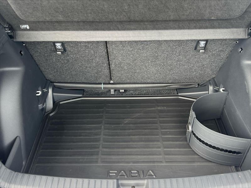 Škoda Fabia 1,0 TSi 85 kW 7DSG MONTE CARLO - fotka 14 z 27