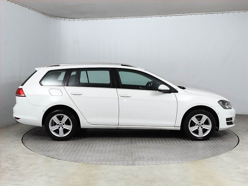 Volkswagen Golf (2014) Comfortline 1.6 TDI, Automat - fotka 6 z 15