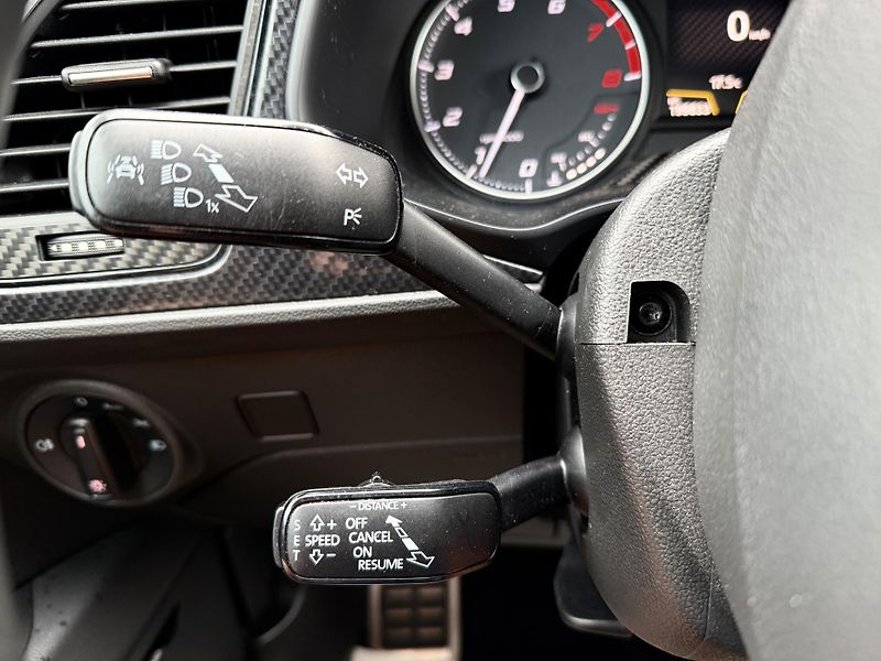 Seat Leon 2,0 ST Cupra 206kW Automat - fotka 31 z 50