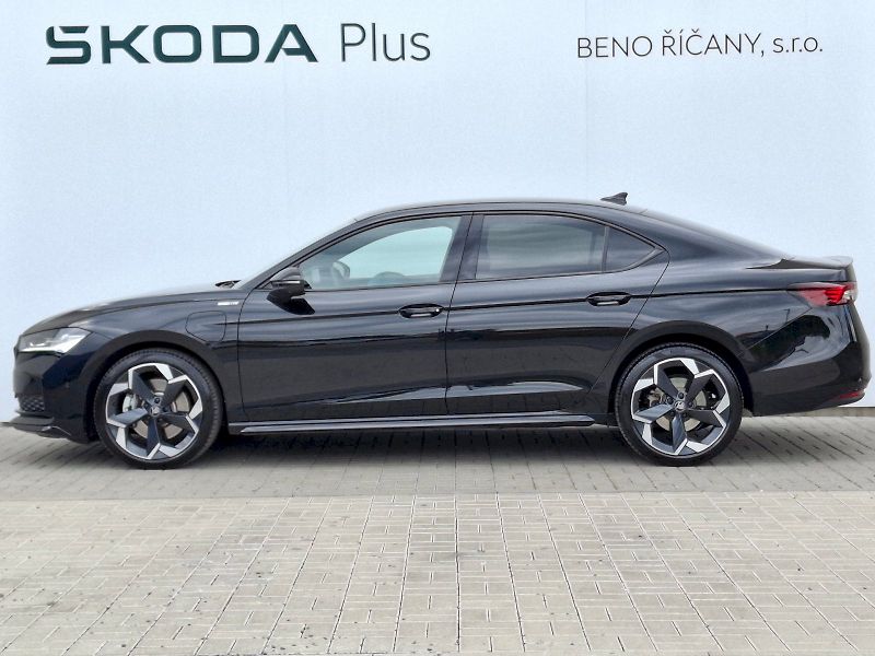 Škoda Superb (2025) iV SportLine DSG 1,5TSi 150kW - fotka 3 z 35