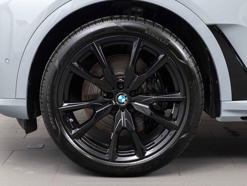 BMW X7 xDrive40i - fotka 6 z 25