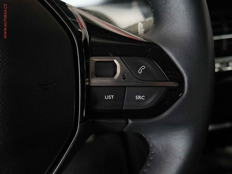 Peugeot 2008 (2021) 1.2 PT, 2.maj,ČR, servis - fotka 13 z 18