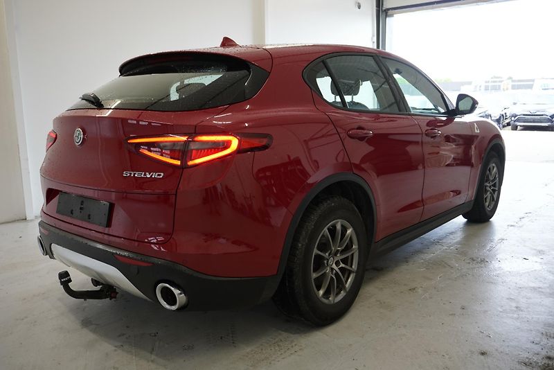 Alfa Romeo Stelvio 2.2D 132kW, 121 000KM - fotka 5 z 29