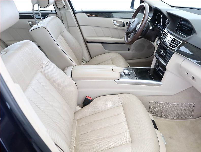 Mercedes-Benz Třídy E (2013) E 350 BlueTEC 4MATIC, 4X4 - fotka 7 z 19