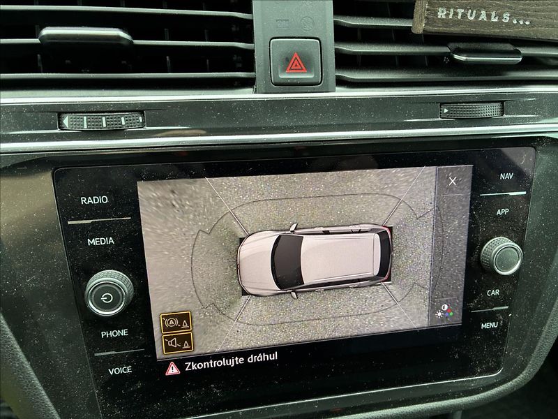 Volkswagen Tiguan Allspace 2,0 TDI PANO TAŽNÉ KAMERA 360 - fotka 22 z 34