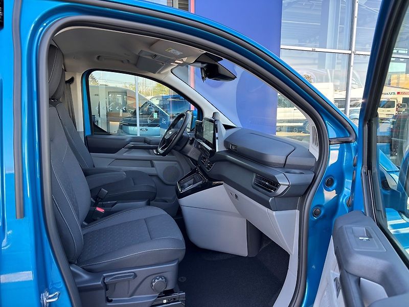 Ford Tourneo Custom (2026) Titanium L1, Tourneo, 2.0 EcoB - fotka 23 z 33