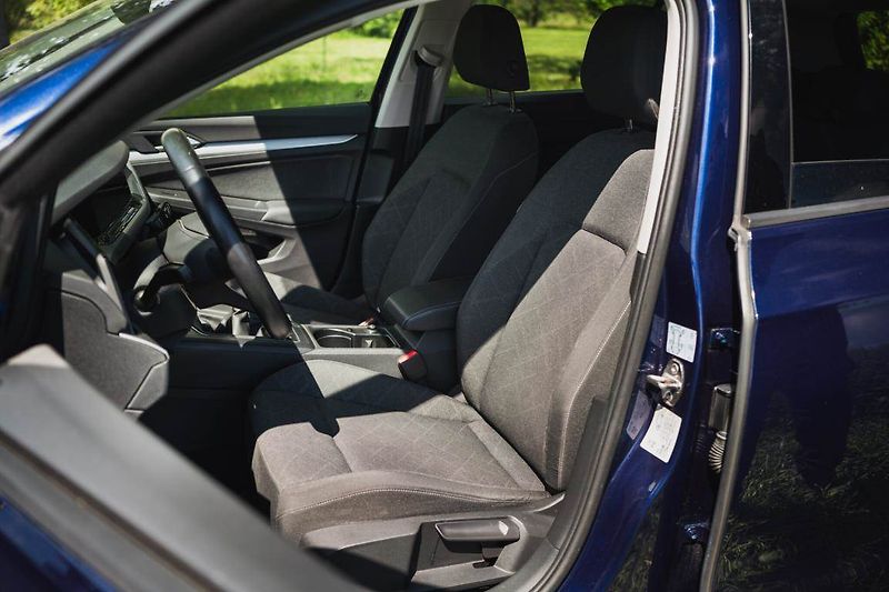Volkswagen Golf (2023) Life 1.5 TSI, Navi, Tempomat - fotka 14 z 30