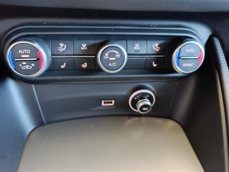 Alfa Romeo Stelvio Intensa 2,0Turbo 280k AWD - fotka 22 z 26