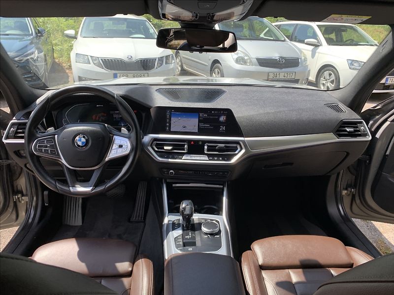 BMW Řada 3 2,0 330e INDIVIDUAL,1.MAJ,ČR - fotka 9 z 27