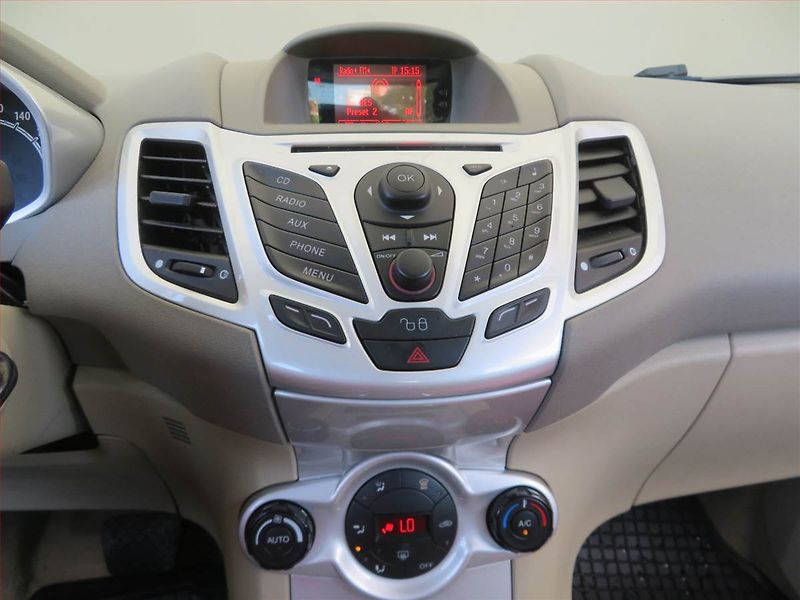 Ford Fiesta (2010) 1.4, Automat, Tempomat - fotka 12 z 16