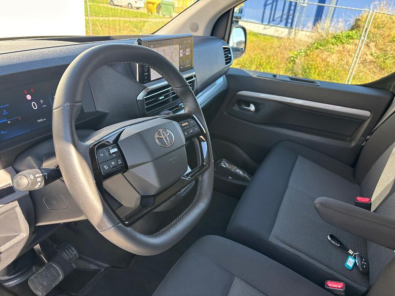 Toyota ProAce Verso 2,2 D Business Comfort 9S - fotka 11 z 23