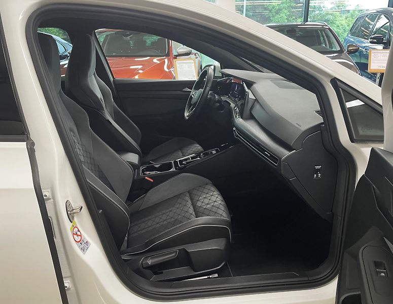Volkswagen Golf Variant R-LINE 2.0TDI 110kW, ČR - fotka 11 z 32