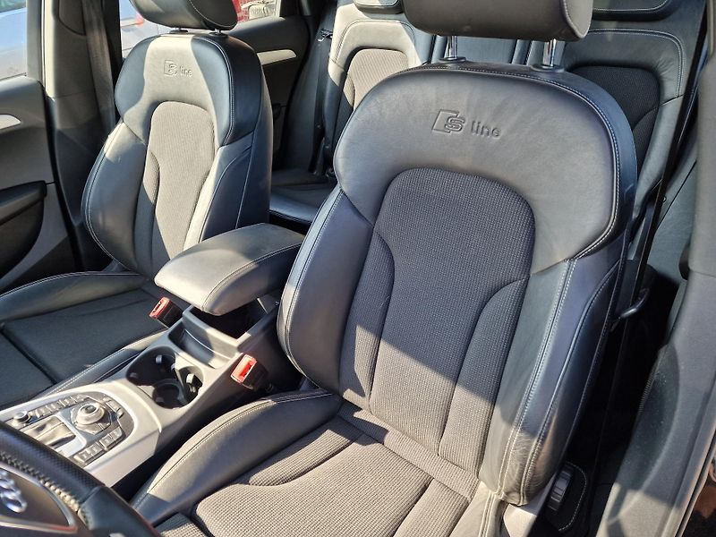 Audi Q5 2,0TDI QUATTRO S-LINE 125KW - fotka 13 z 23