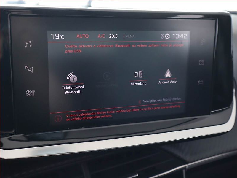 Peugeot 2008 (2021) 1.2 PureTech, Automat - fotka 21 z 24