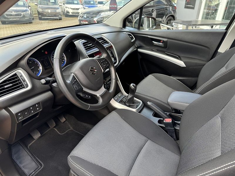 Suzuki SX4 S-Cross (2015) 1.6 VVTi Limited Navi Kamera - fotka 25 z 50