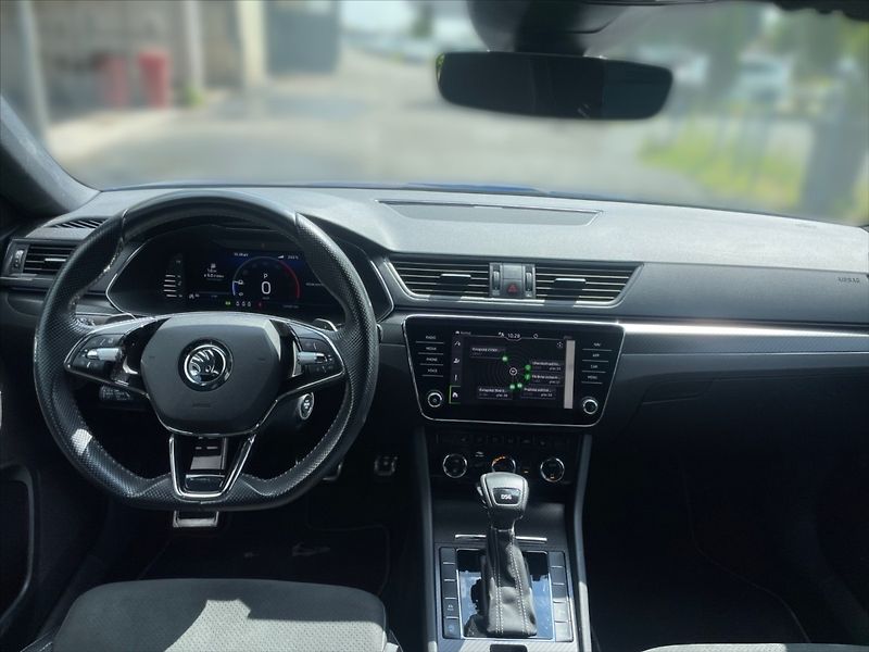 Škoda Superb 2,0 TDI 110 Sportline DSG - fotka 9 z 11
