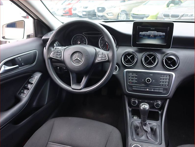 Mercedes-Benz Třídy A (2016) A 180, Serv.kniha - fotka 7 z 16