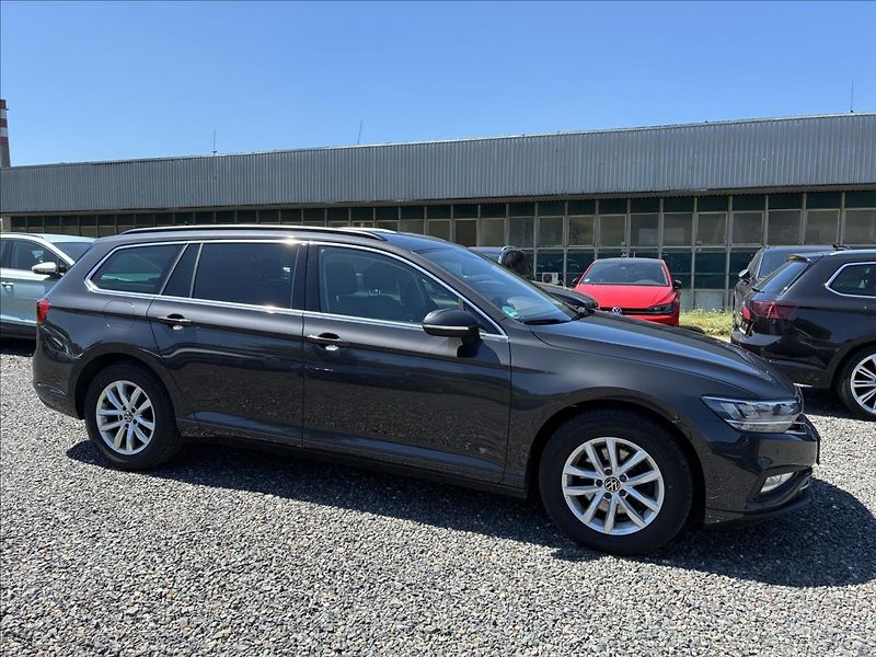 Volkswagen Passat 2,0 TDI,TAŽNÉ,WEBASTO - fotka 5 z 30