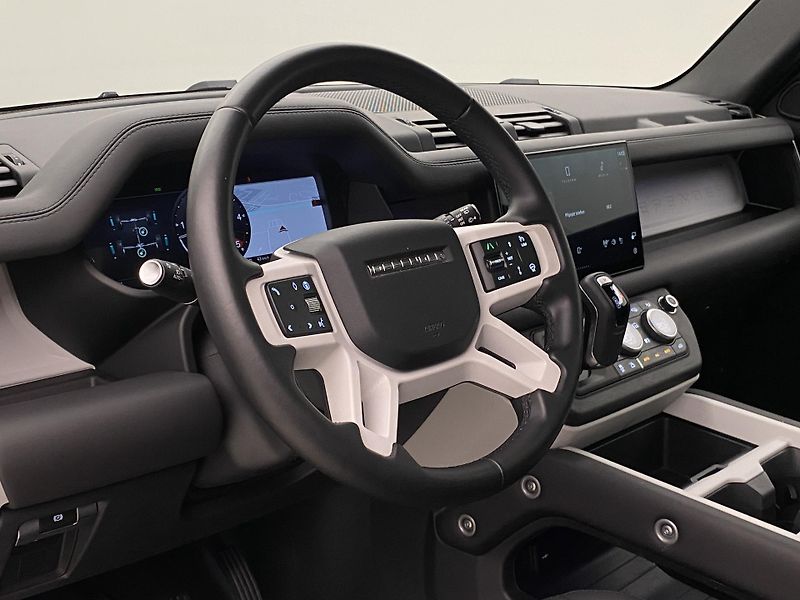 Land Rover Defender D300 X-DYNAMIC HSE AWD AUT CZ - fotka 18 z 53