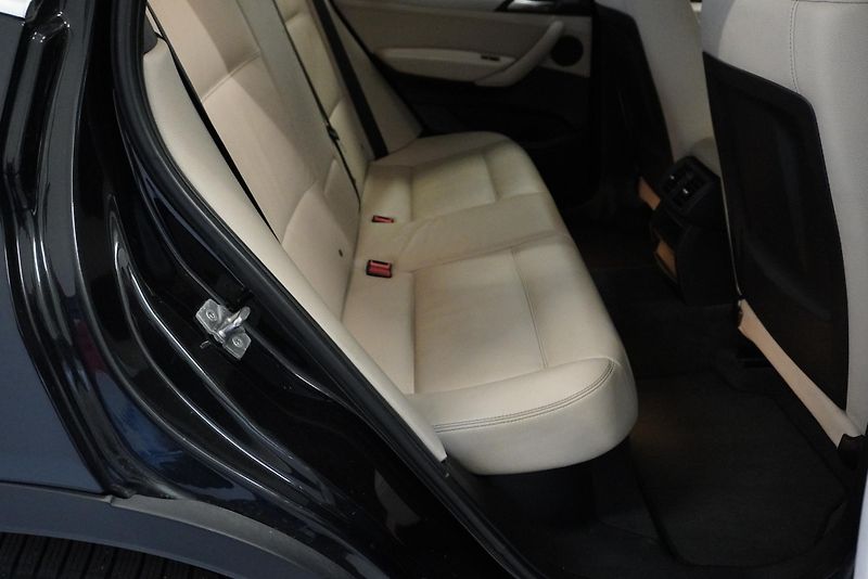 BMW X3 3,0 XDRIVE30D AUTOMAT - fotka 23 z 27