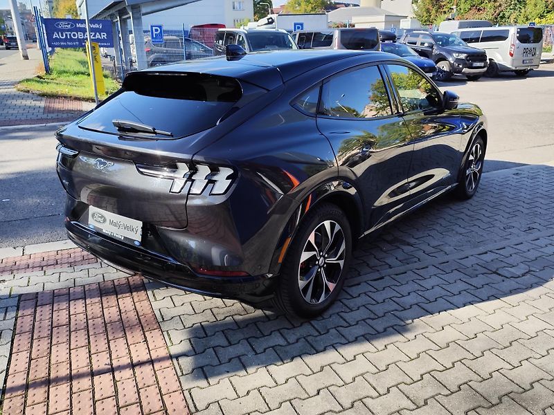 Ford Mustang Mach-E (2022) Mustang Mach E AWD - fotka 7 z 38