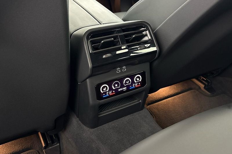BMW Řada 5 540d xDrive Touring - fotka 22 z 24