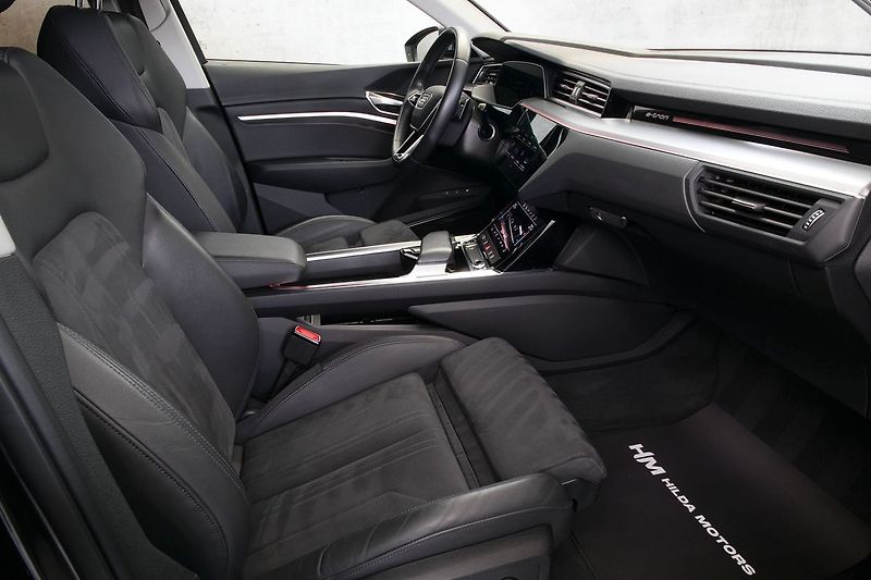 Audi e-tron 55 300kW Matrix Tažné ZÁRUKA - fotka 15 z 43