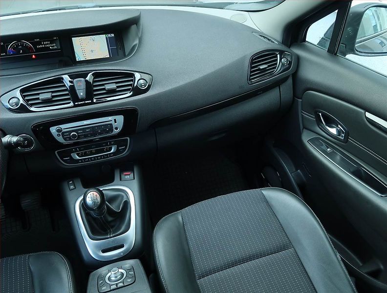 Renault Grand Scénic (2013) 1.6 dCi, Navi, Tempomat - fotka 8 z 20