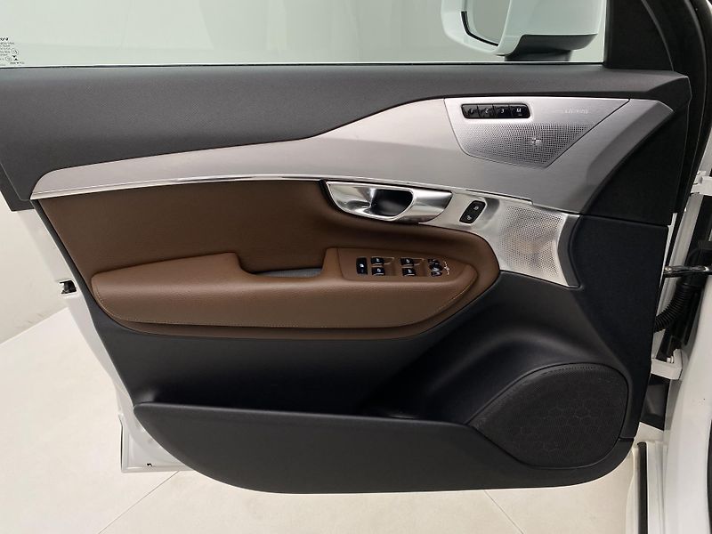 Volvo XC90 T6 AWD MOMENTUM AUT  - fotka 7 z 42