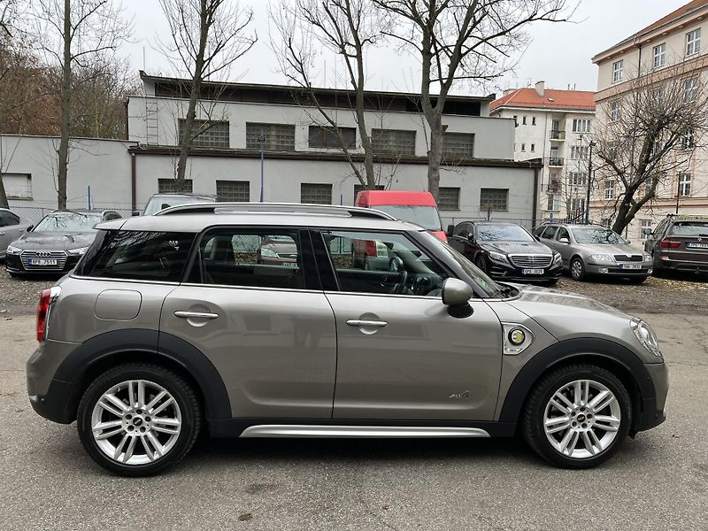 Mini Countryman (2019) COOPER SE ALL4 - fotka 8 z 37
