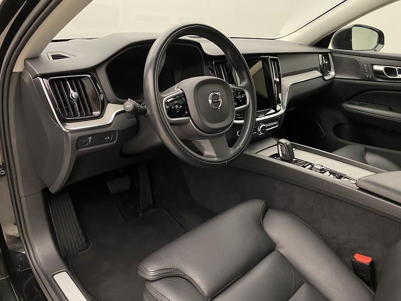 Volvo V60 CC B5 AWD MOMENTUM AUT - fotka 4 z 53