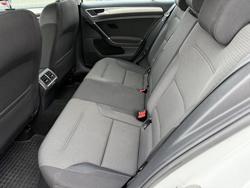 Volkswagen Golf 1.2TSi 77kW ČR - fotka 16 z 17