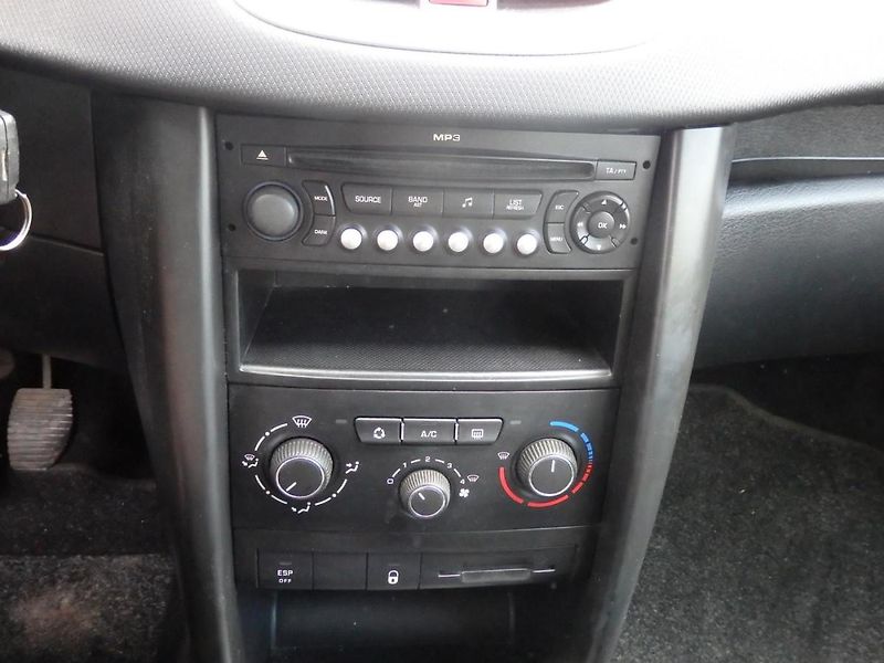 Peugeot 207 1,4 - fotka 14 z 15