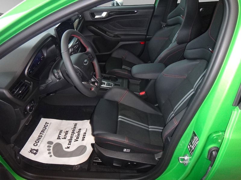 Ford Focus (2022) ST X hatchback 2.3EcoBoost206k - fotka 6 z 23