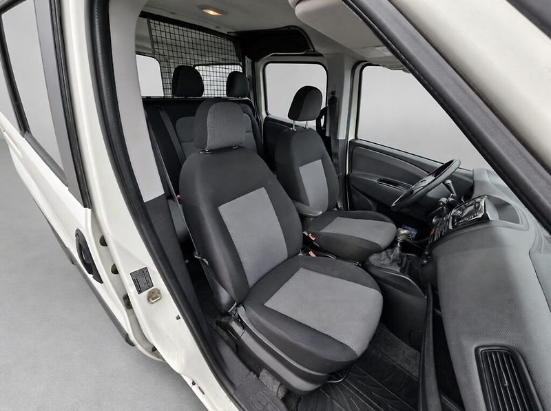 Fiat Dobló (2011) 1.6 JTD 77KW Maxi - fotka 19 z 21