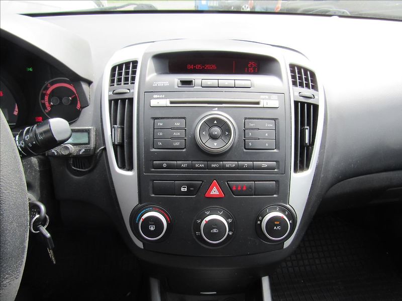 Kia Ceed 1,6 CRDi 66kW Combi - fotka 15 z 25